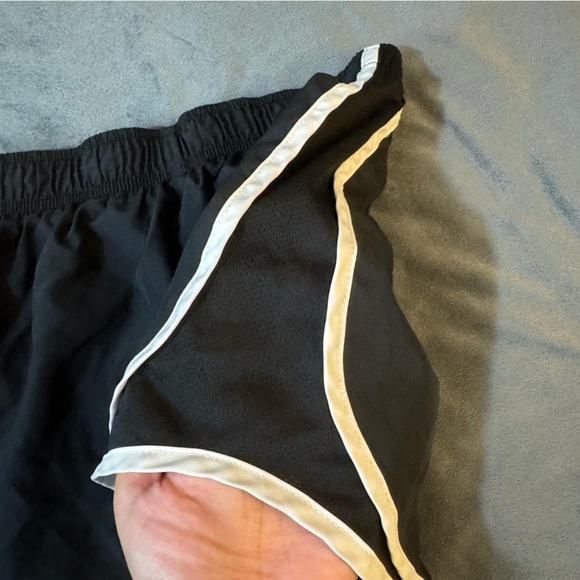 Nike Black and White Athletic Shorts Lightweight Design
#1019 - Picture 10 of 10